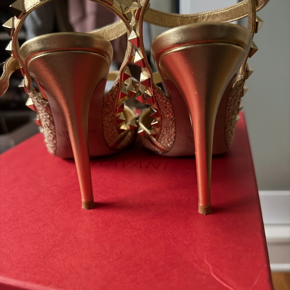 Valentino Garavani Gold and Cream Studded Heels - Picture 3 of 8